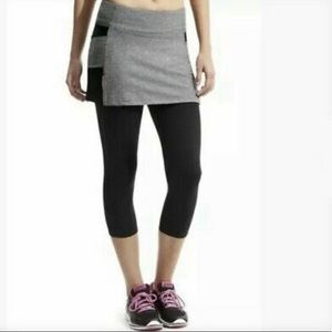Athleta be Free 2 in 1 Capri black leggings with grey skirt (large)